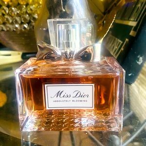 MISS DIOR ABSOLUTELY BLOOMING